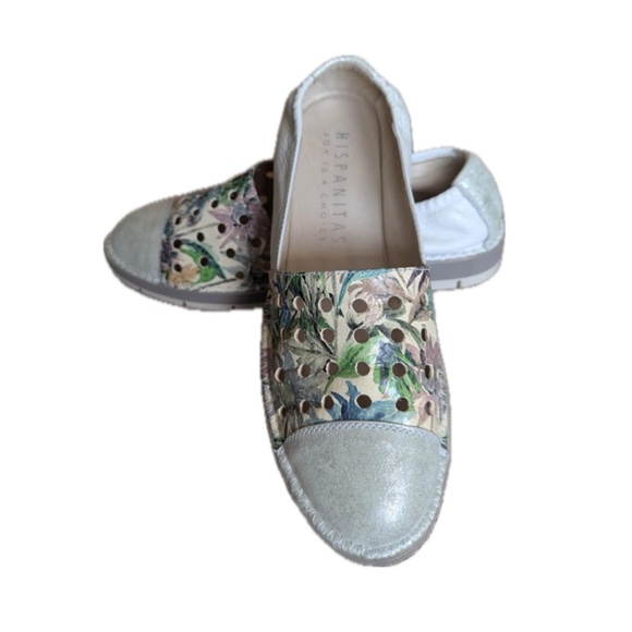 Hispanitas leather floral perforated flat white silver like new size 38 spain - Picture 2 of 7